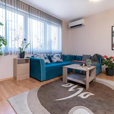 Comfortable 2br Urban Getaway In Center By Flat Mаnager דירה פלובדיב