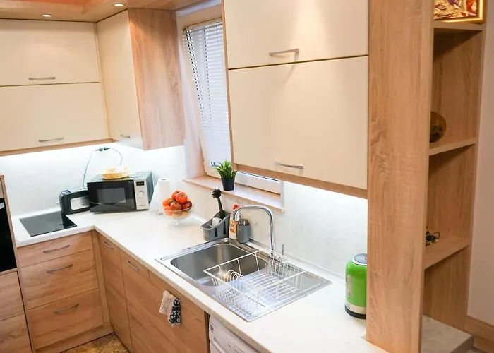 Comfortable 2br Urban Getaway In Center By Flat Mаnager Apartman *