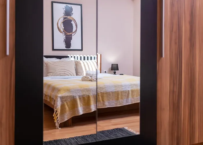 Comfortable 2br Urban Getaway In Center By Flat Mаnager