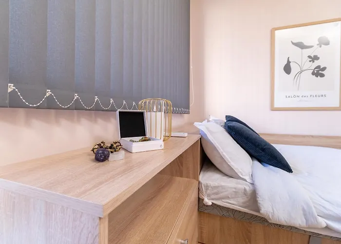 Comfortable 2br Urban Getaway In Center By Flat Mаnager