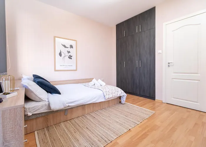 Apartman Comfortable 2br Urban Getaway In Center By Flat Mаnager *