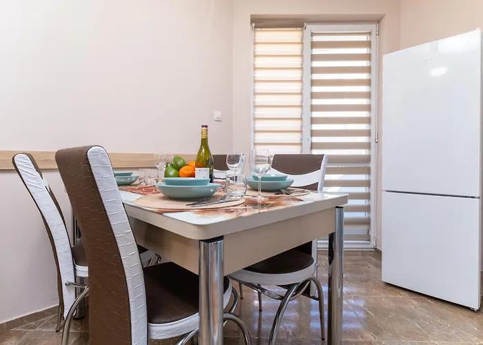 Comfortable 2br Urban Getaway In Center By Flat Mаnager Apartman *