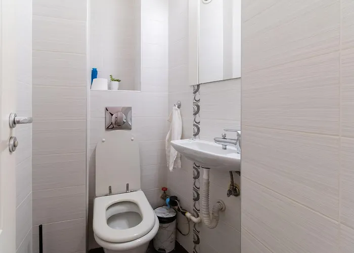 Comfortable 2br Urban Getaway In Center By Flat Mаnager *