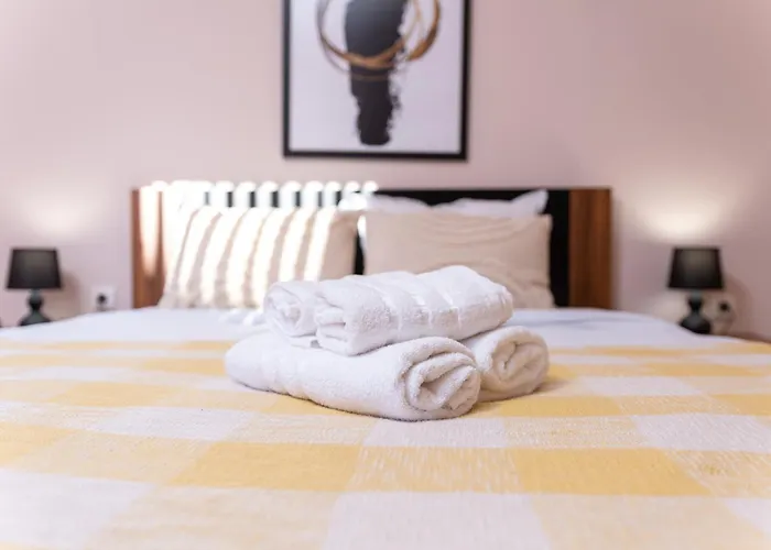 Comfortable 2br Urban Getaway In Center By Flat Mаnager Apartman *