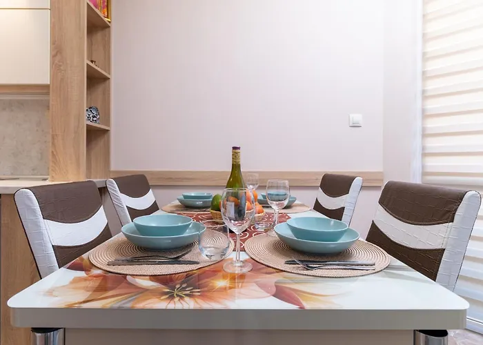 Comfortable 2br Urban Getaway In Center By Flat Mаnager Apartman *