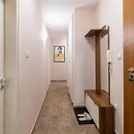 Апартаменты Comfortable 2br Urban Getaway In Center By Flat Mаnager