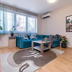 Апартаменты Comfortable 2br Urban Getaway In Center By Flat Mаnager *