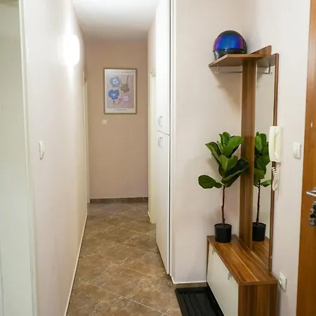 Comfortable 2br Urban Getaway In Center *