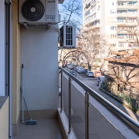 Comfortable 2br Urban Getaway In Center דירה