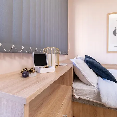 Comfortable 2br Urban Getaway In Center