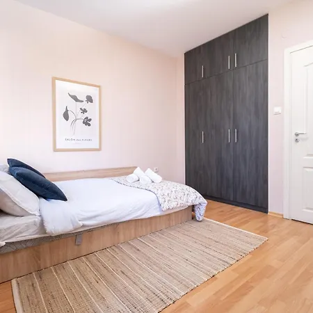 Apartment Comfortable 2br Urban Getaway In Center By Flat Mаnager *