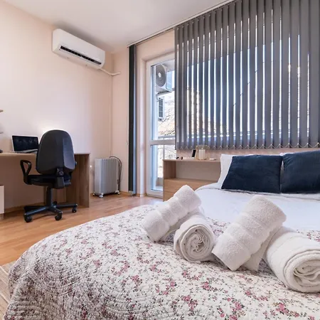 Comfortable 2br Urban Getaway In Center