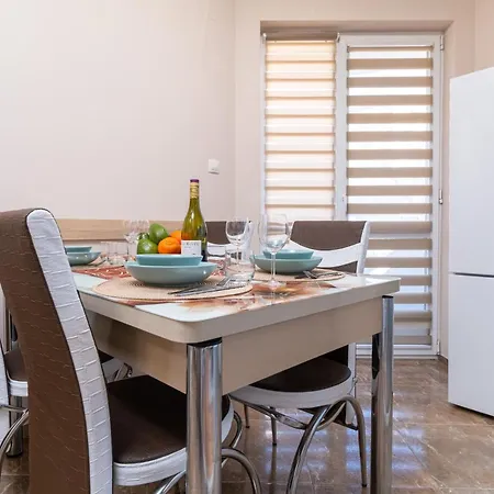 Comfortable 2br Urban Getaway In Center Apartment *