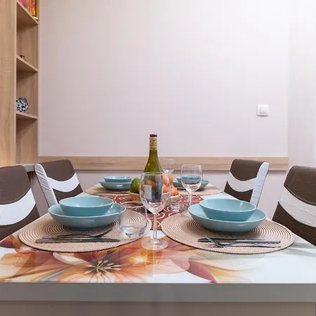 Comfortable 2br Urban Getaway In Center Apartment *