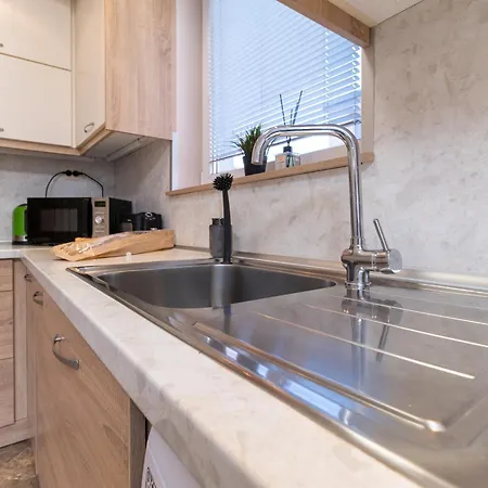 Comfortable 2br Urban Getaway In Center *