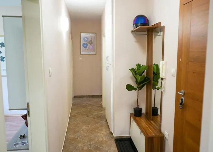 Comfortable 2br Urban Getaway In Center By Flat Mаnager *